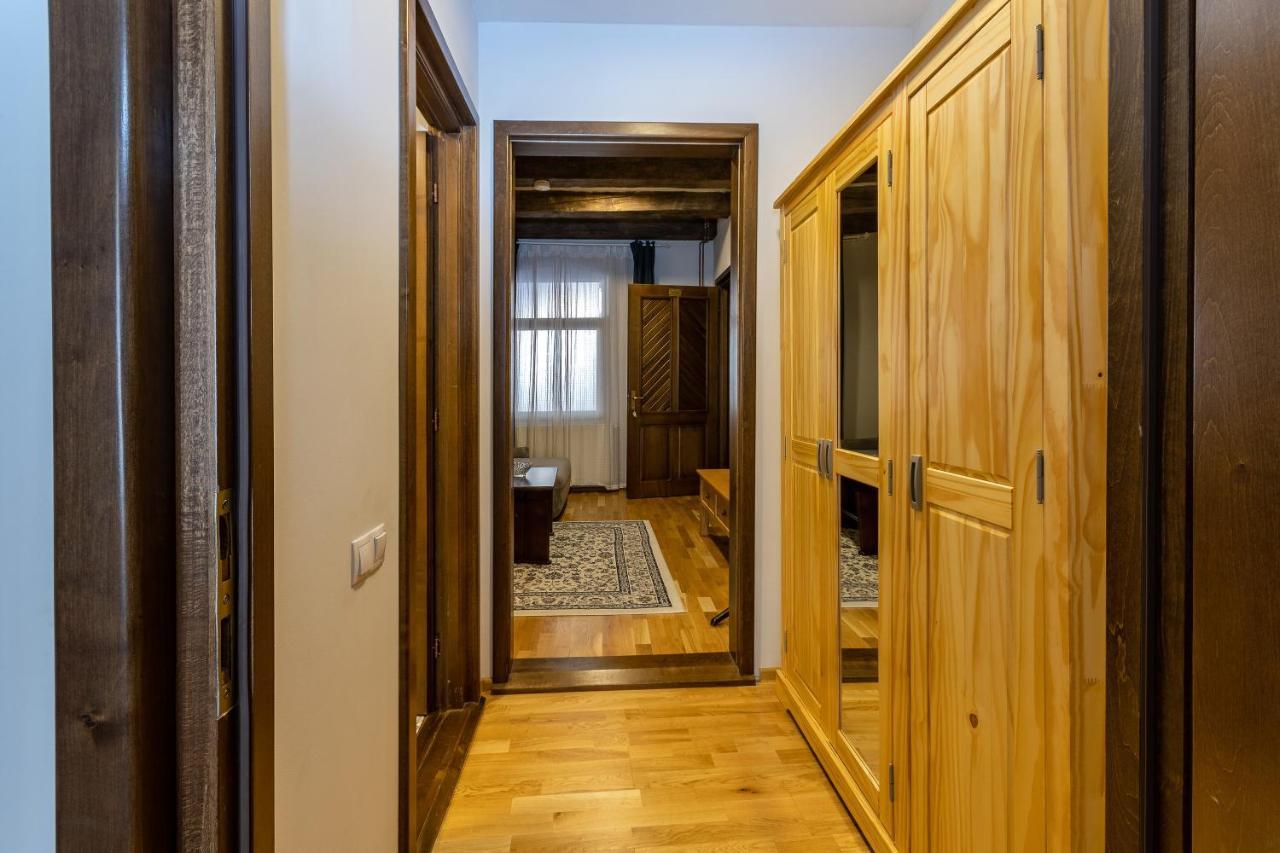 Wood House Republicii Hotell Braşov Eksteriør bilde