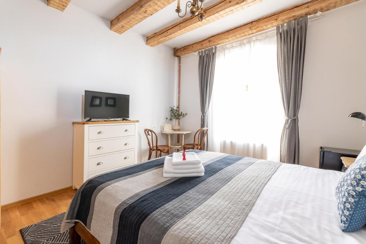 Wood House Republicii Hotell Braşov Eksteriør bilde