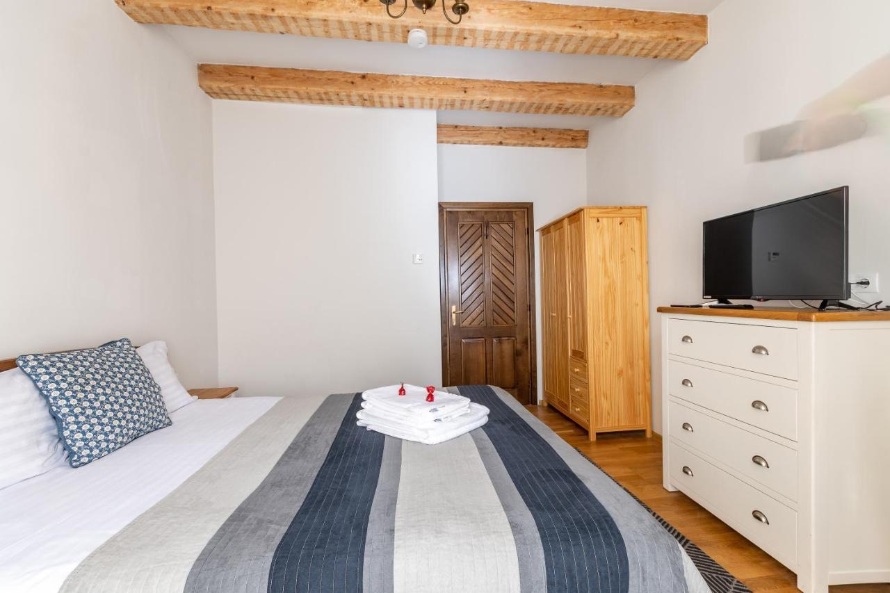 Wood House Republicii Hotell Braşov Eksteriør bilde