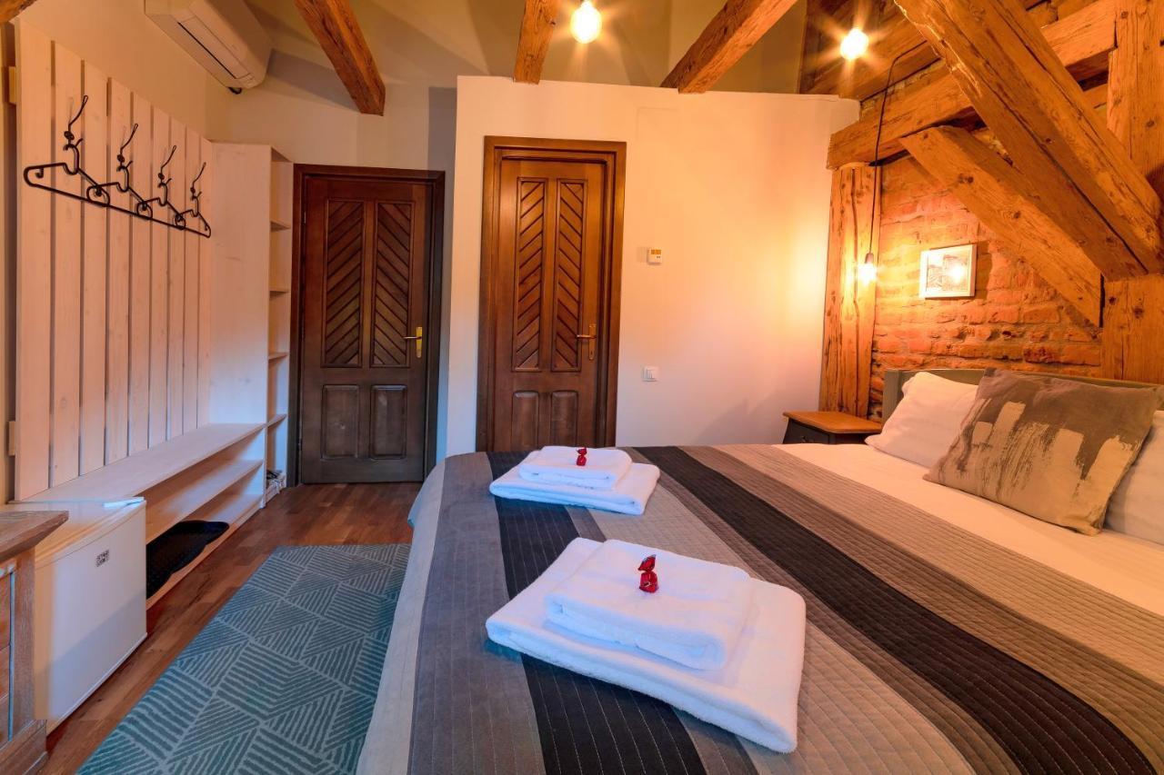 Wood House Republicii Hotell Braşov Eksteriør bilde