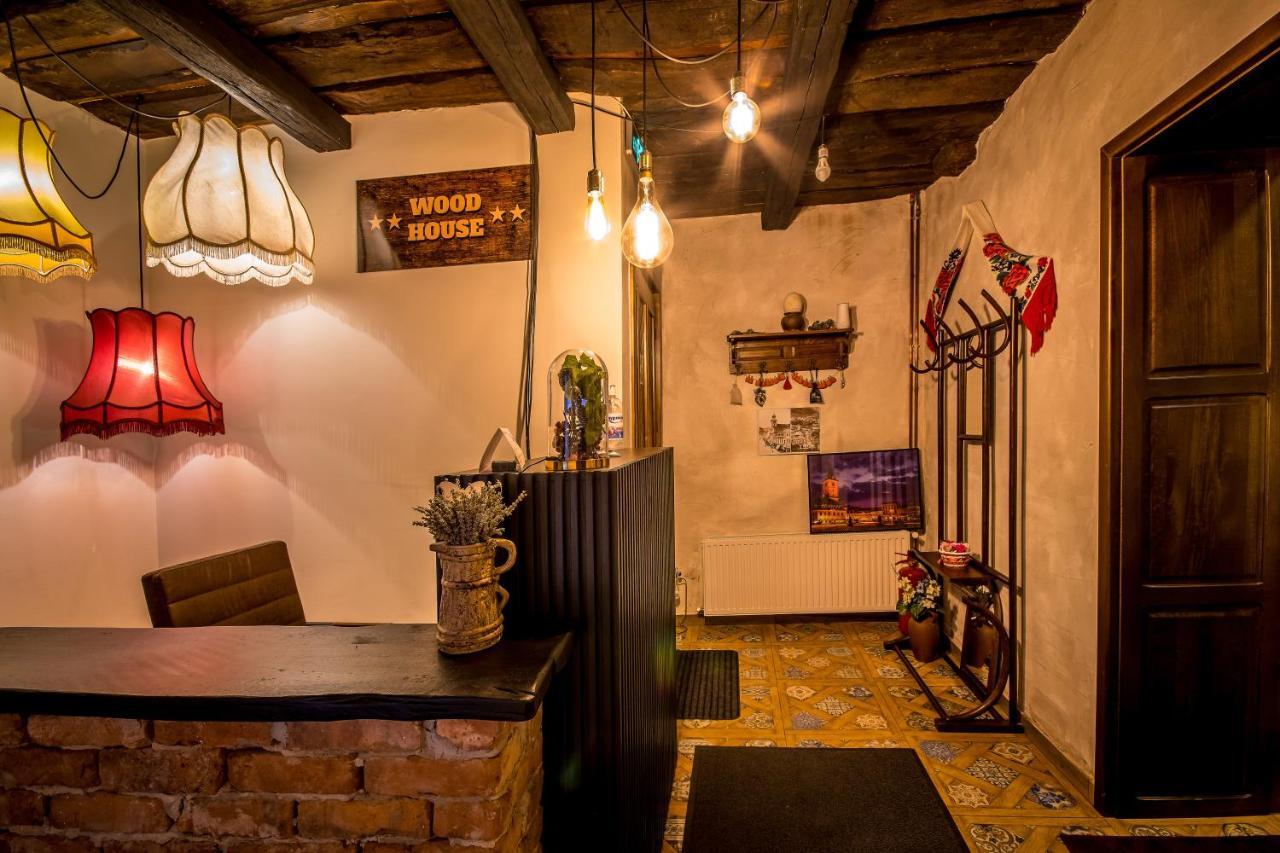 Wood House Republicii Hotell Braşov Eksteriør bilde