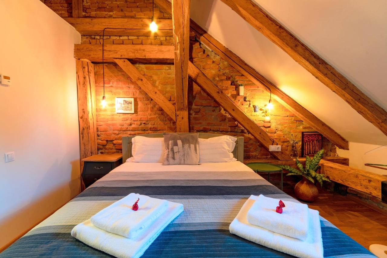Wood House Republicii Hotell Braşov Eksteriør bilde
