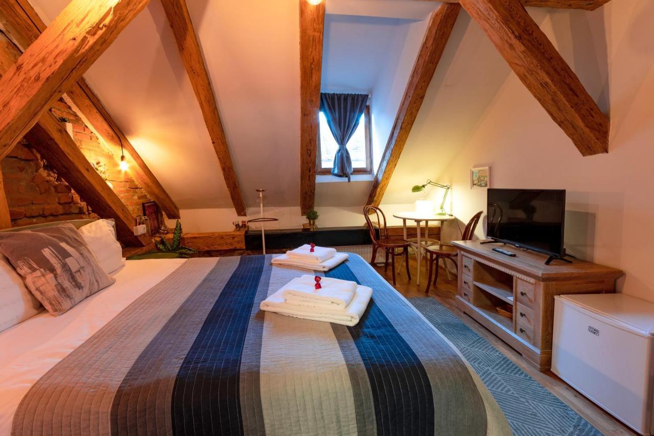 Wood House Republicii Hotell Braşov Eksteriør bilde