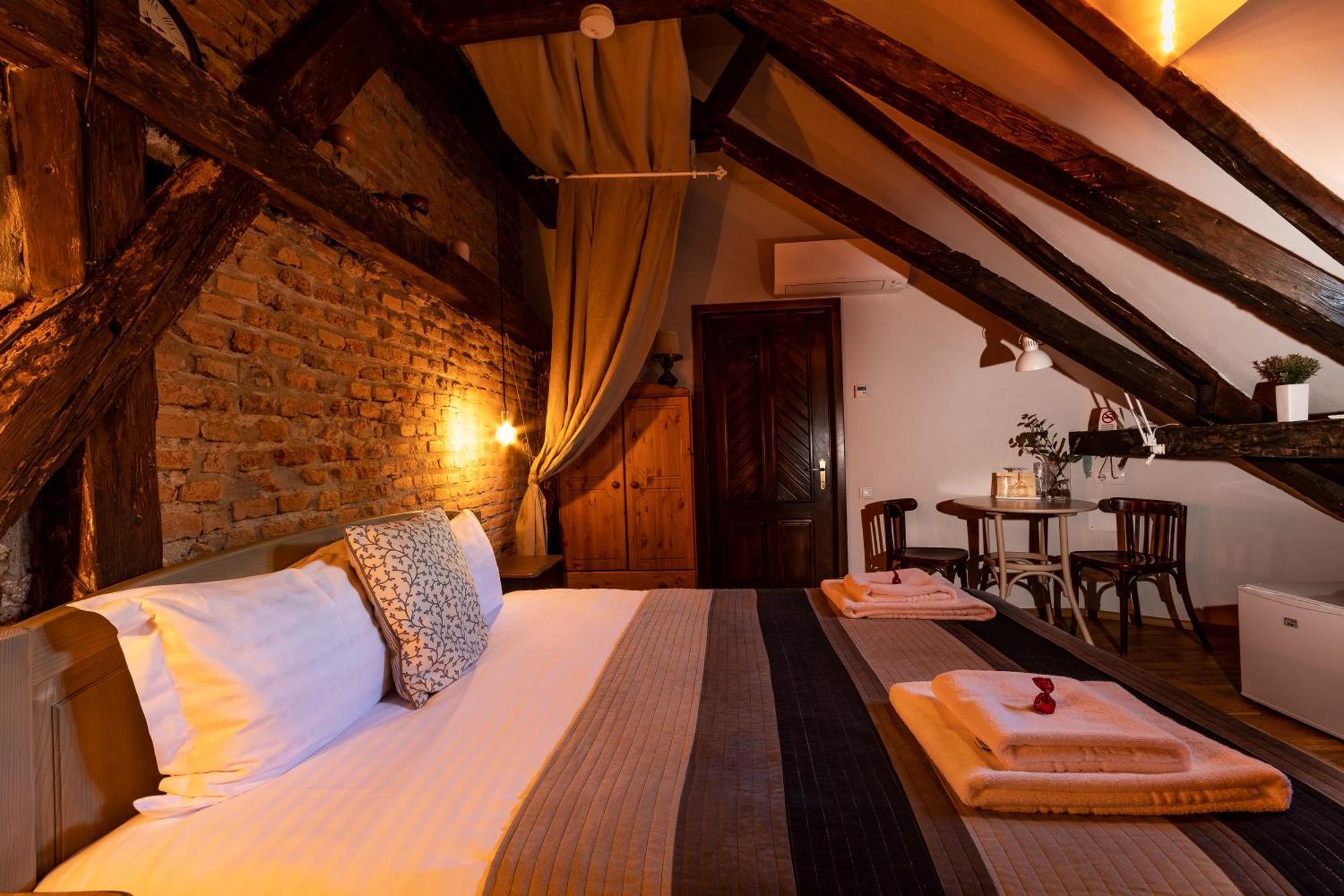 Wood House Republicii Hotell Braşov Eksteriør bilde