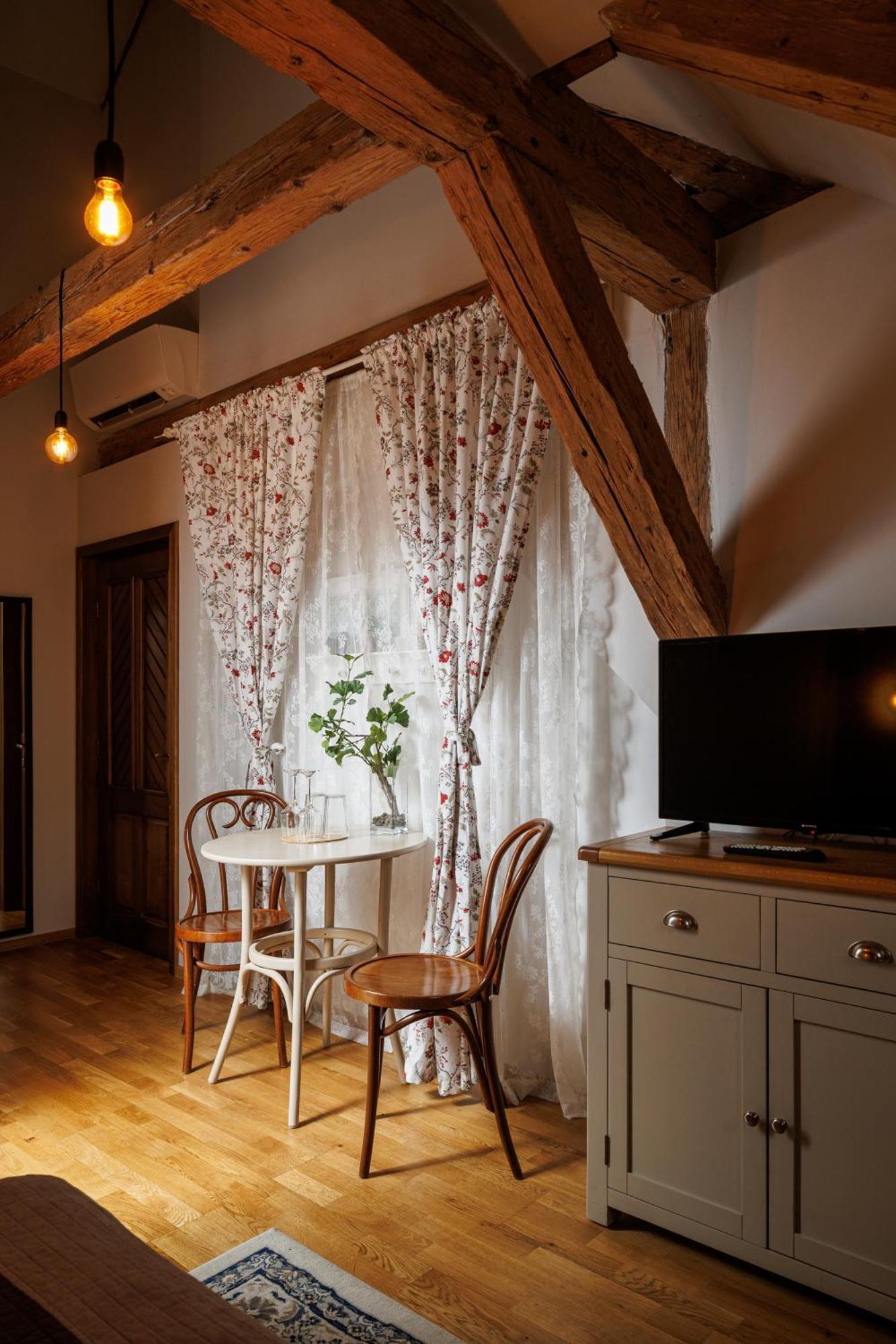 Wood House Republicii Hotell Braşov Eksteriør bilde