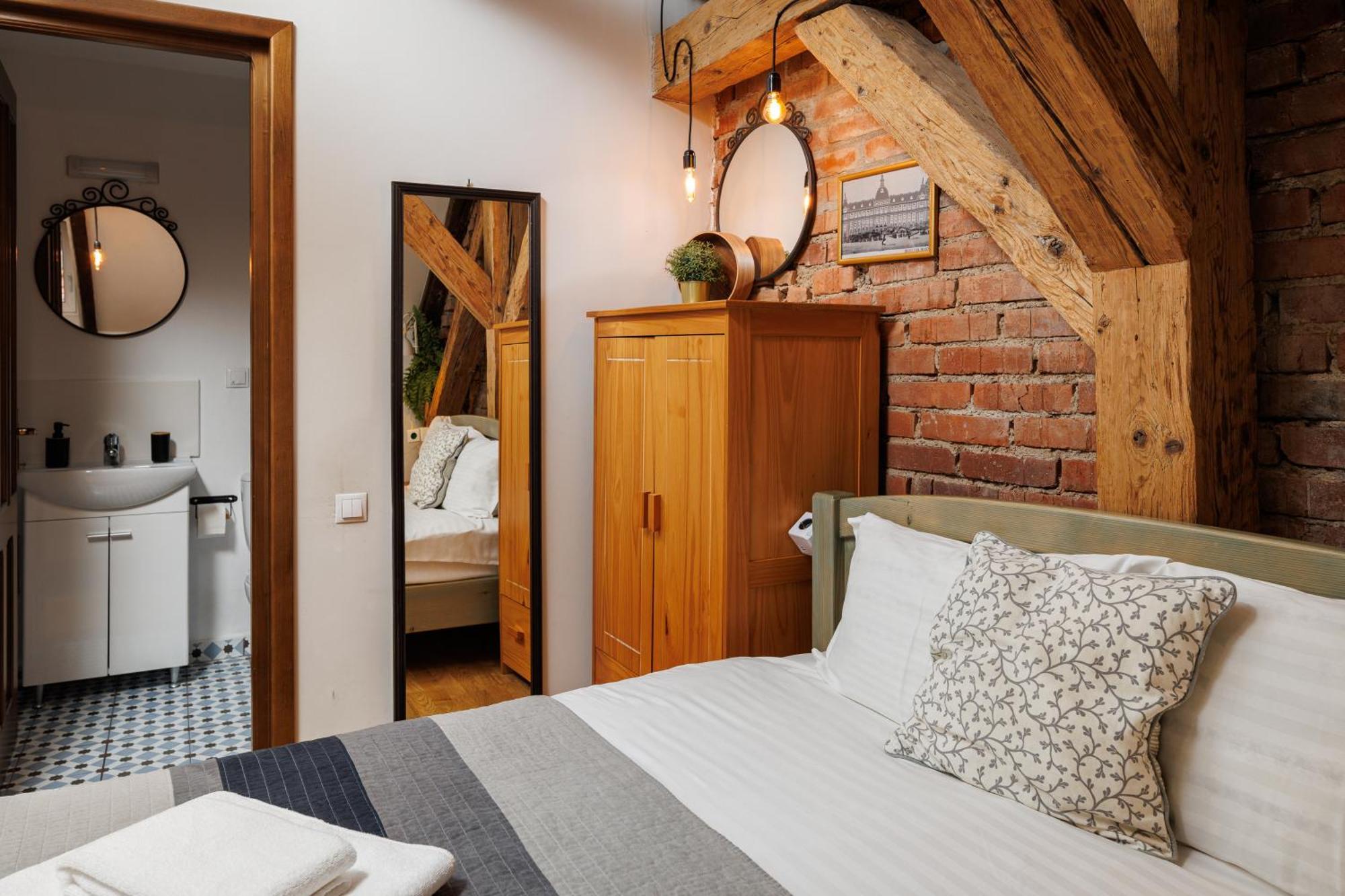 Wood House Republicii Hotell Braşov Eksteriør bilde