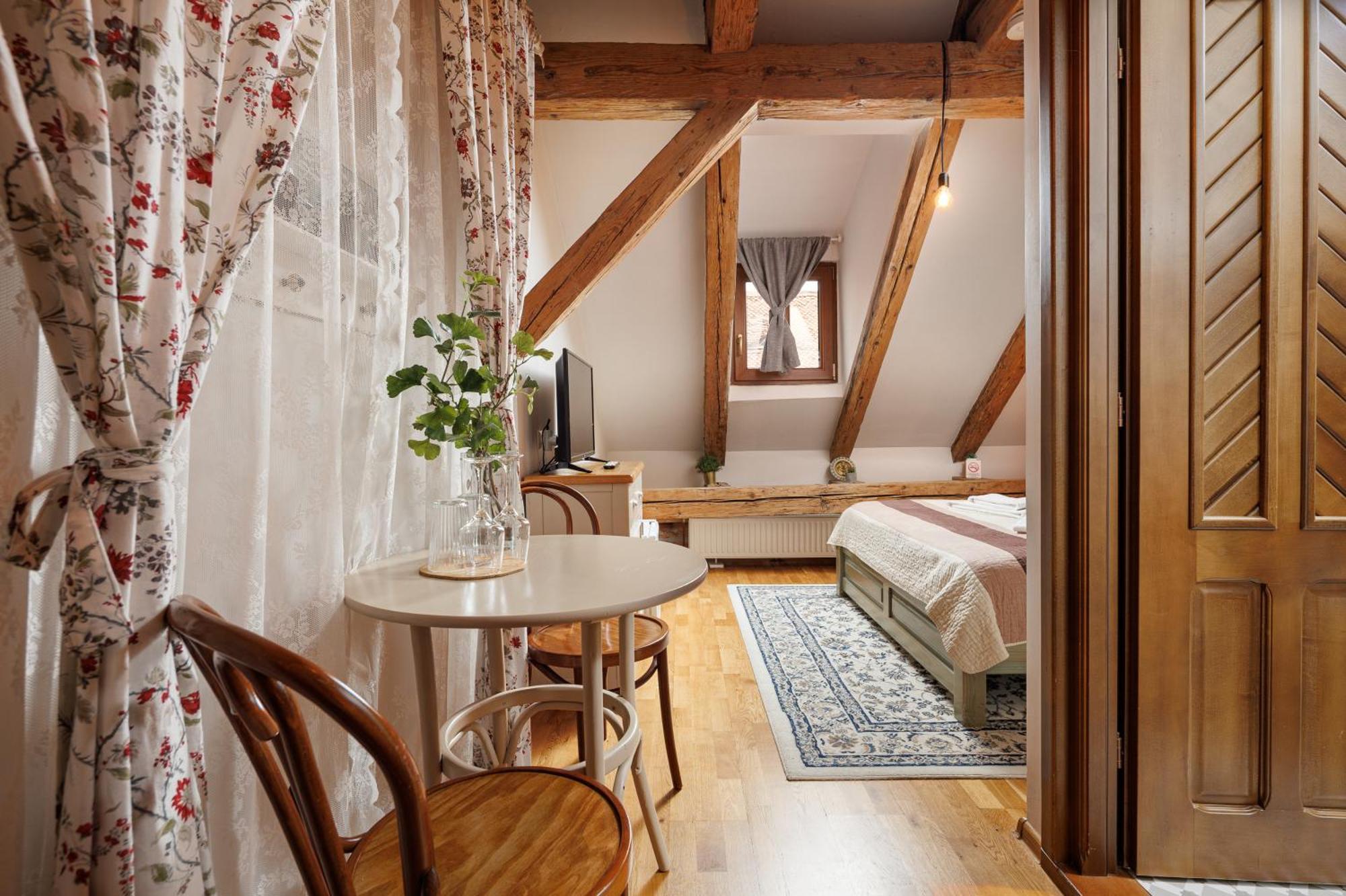 Wood House Republicii Hotell Braşov Eksteriør bilde
