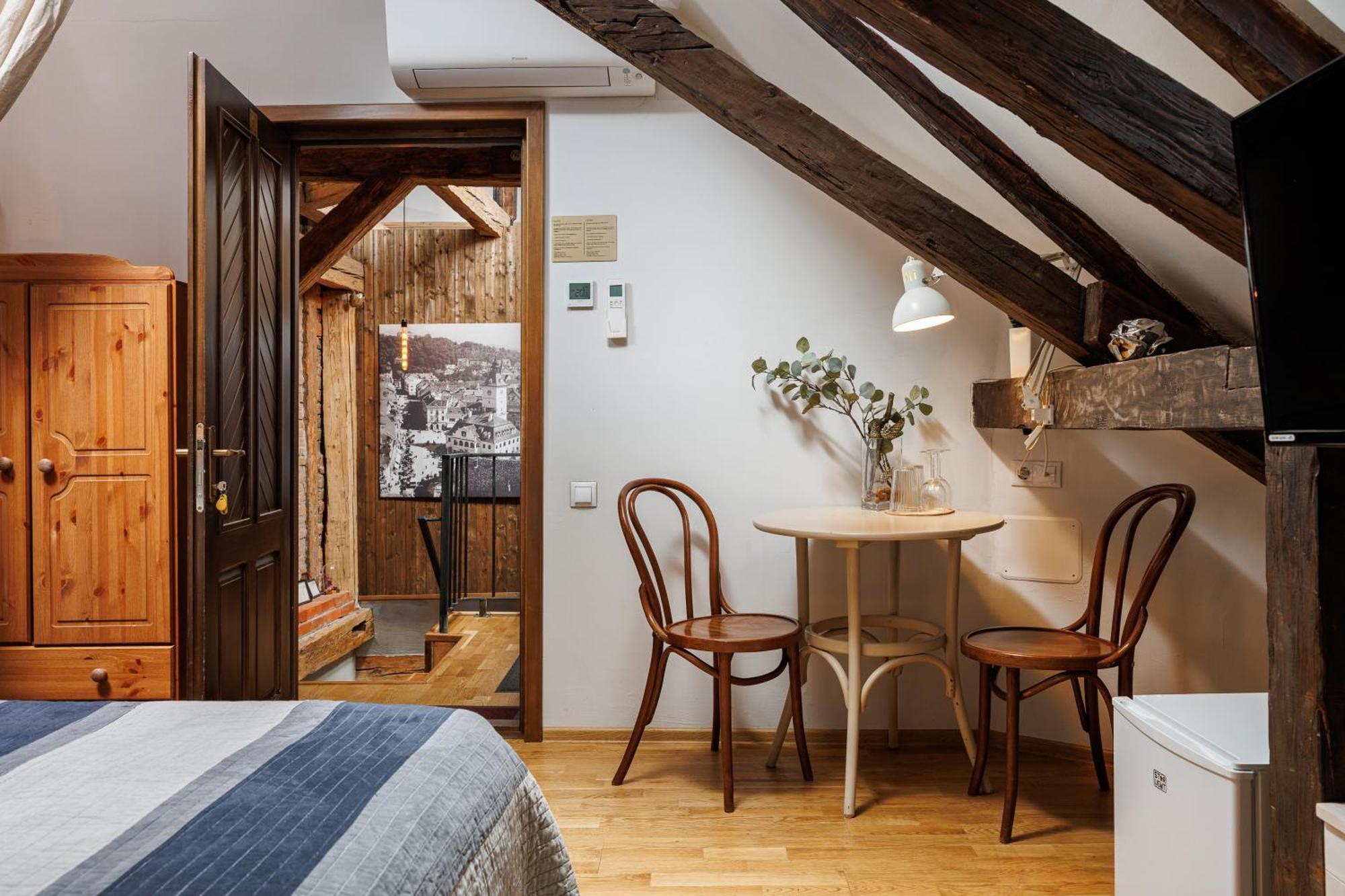 Wood House Republicii Hotell Braşov Eksteriør bilde