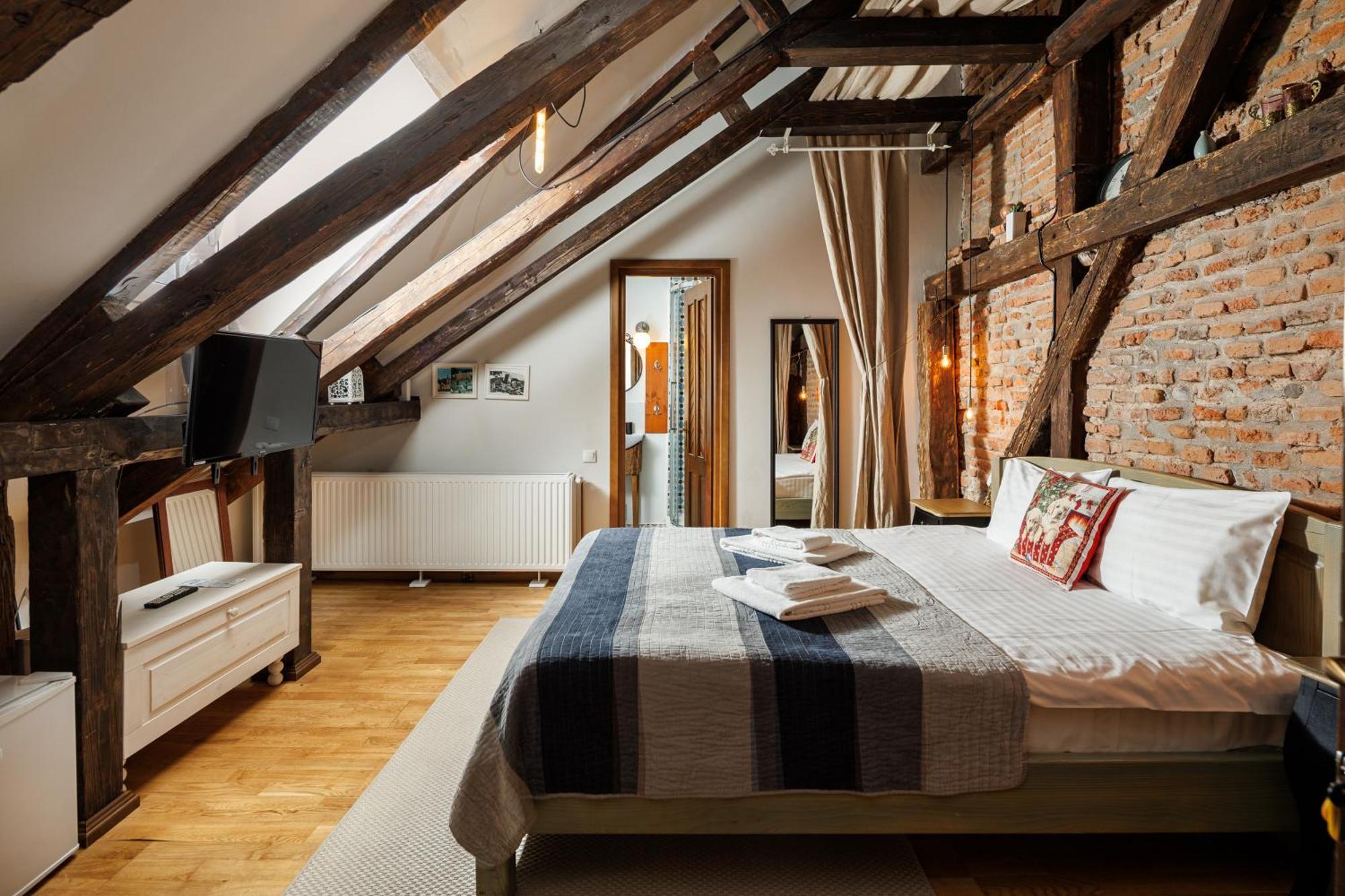 Wood House Republicii Hotell Braşov Eksteriør bilde