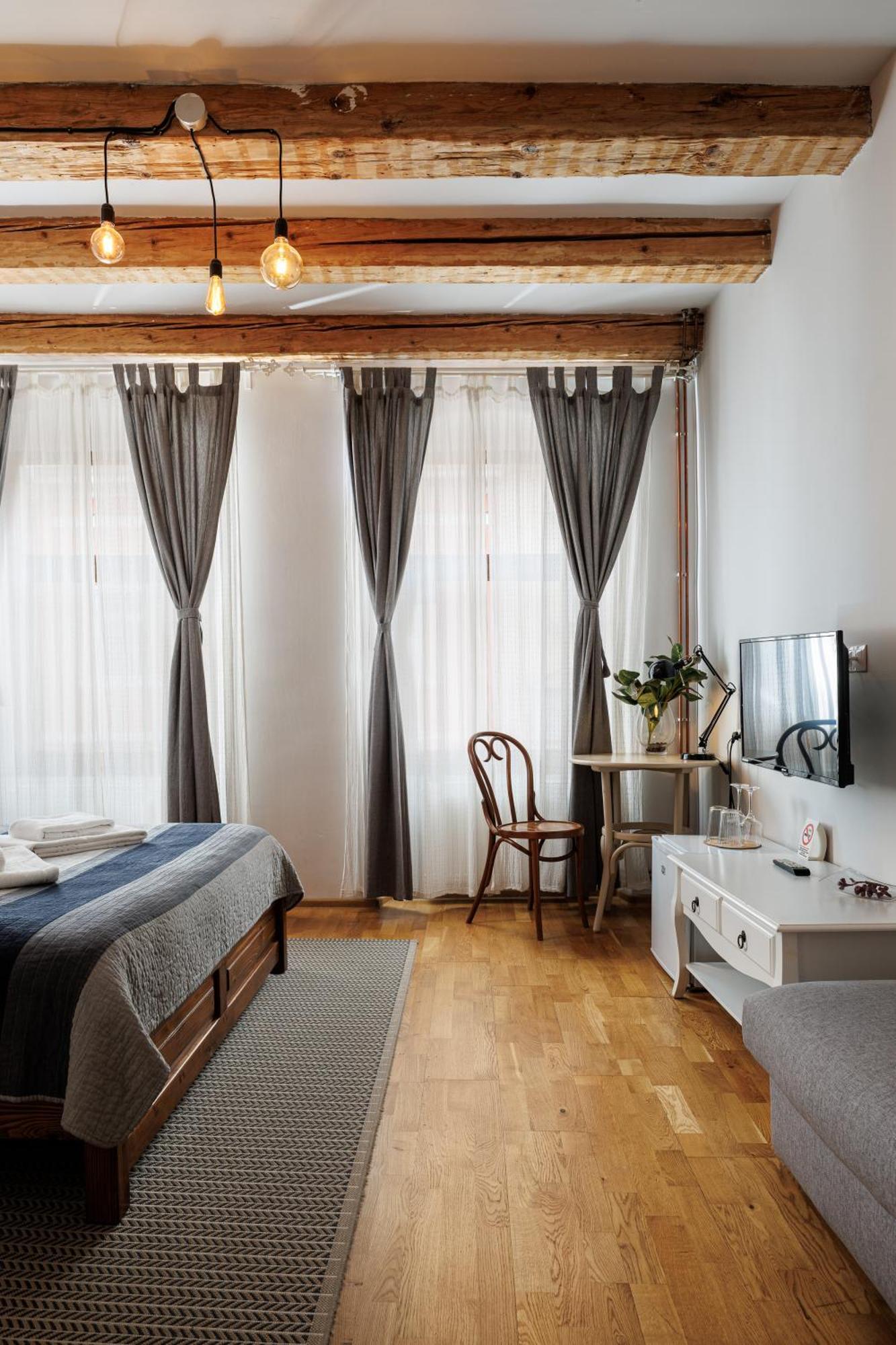 Wood House Republicii Hotell Braşov Eksteriør bilde