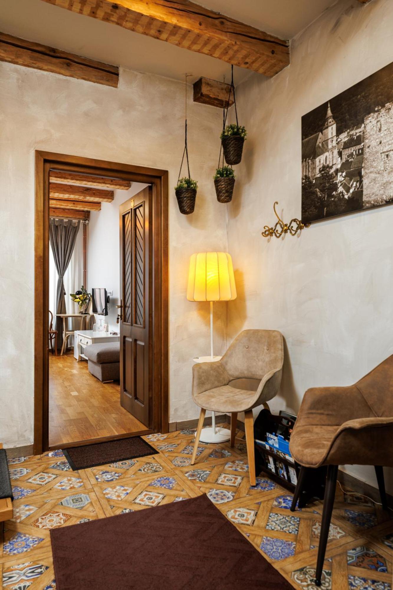 Wood House Republicii Hotell Braşov Eksteriør bilde