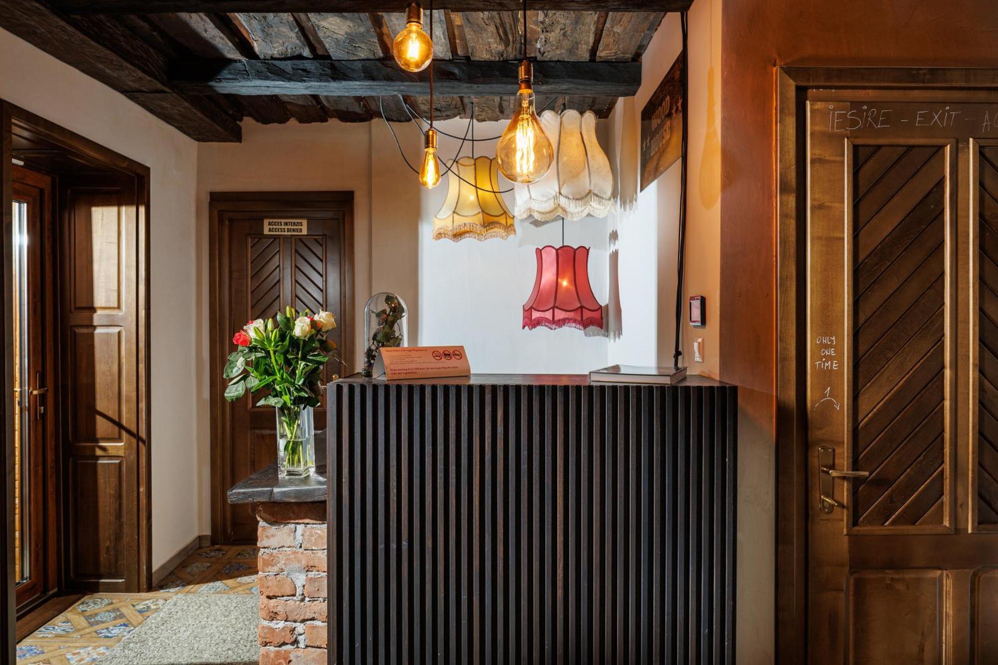 Wood House Republicii Hotell Braşov Eksteriør bilde