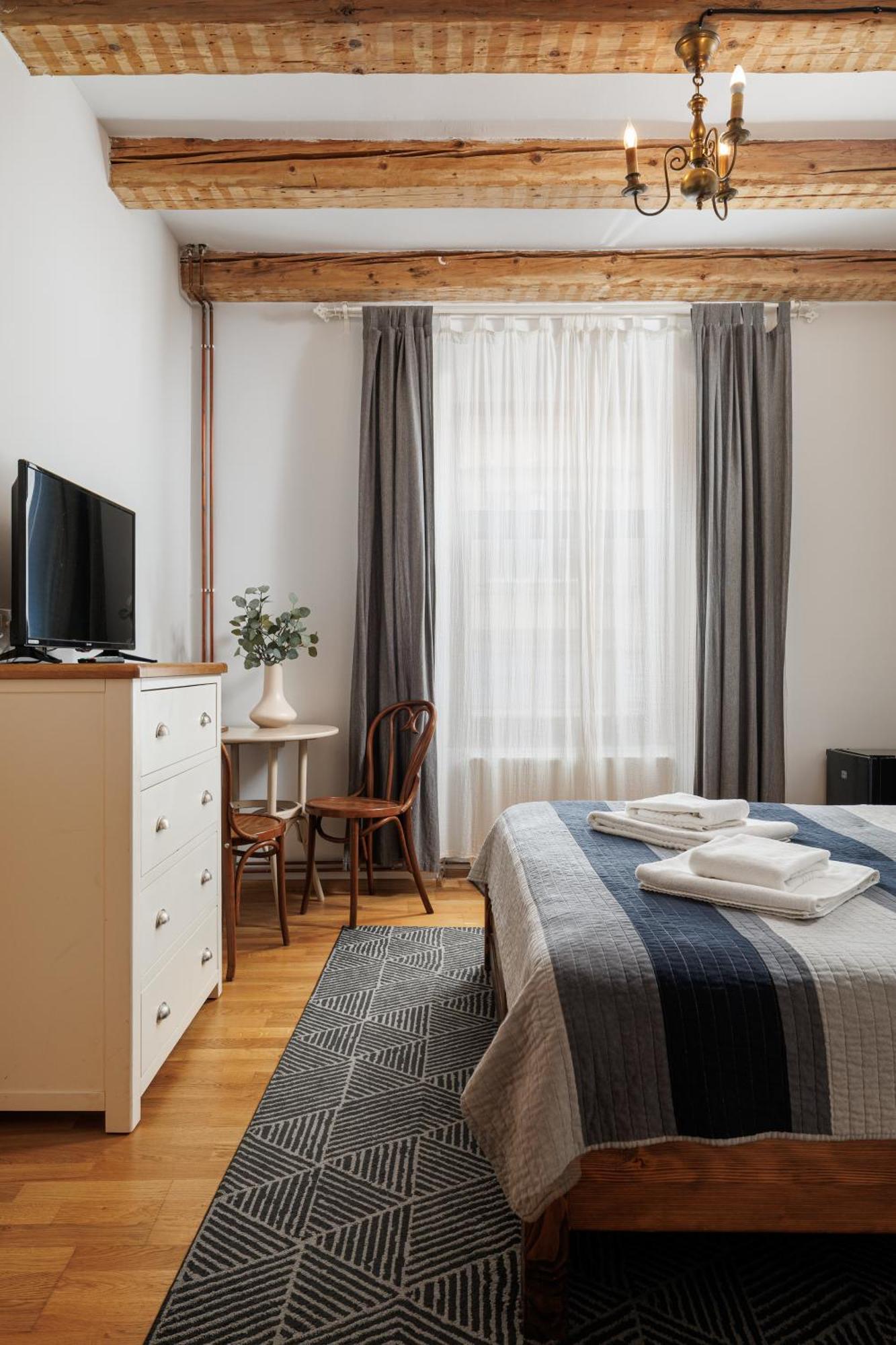 Wood House Republicii Hotell Braşov Eksteriør bilde