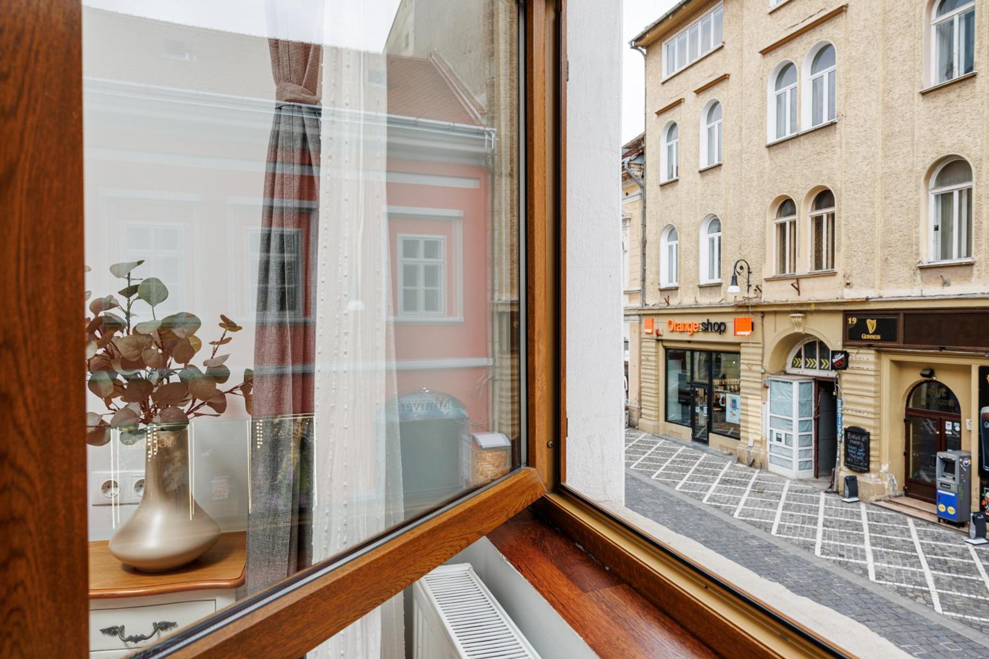 Wood House Republicii Hotell Braşov Eksteriør bilde