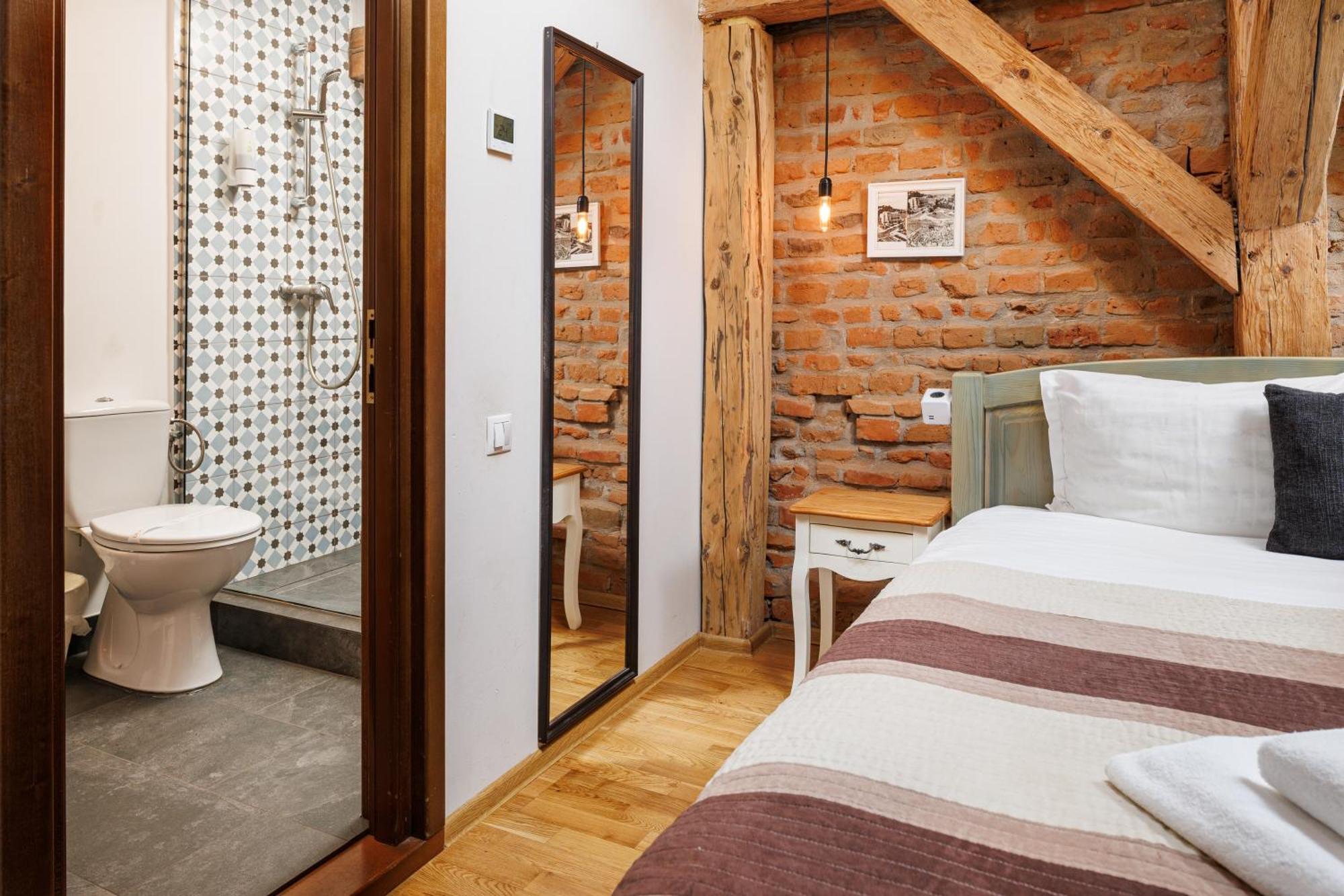 Wood House Republicii Hotell Braşov Eksteriør bilde