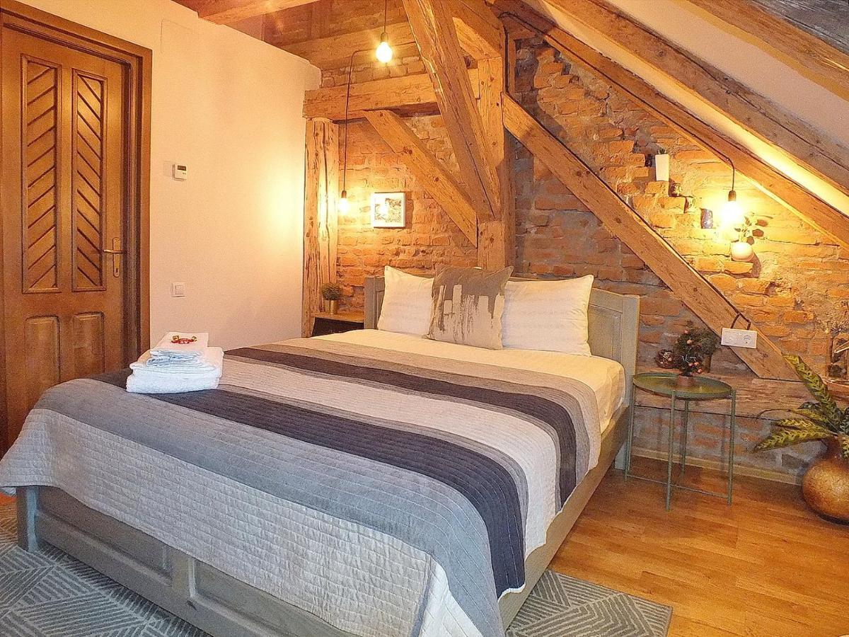 Wood House Republicii Hotell Braşov Eksteriør bilde